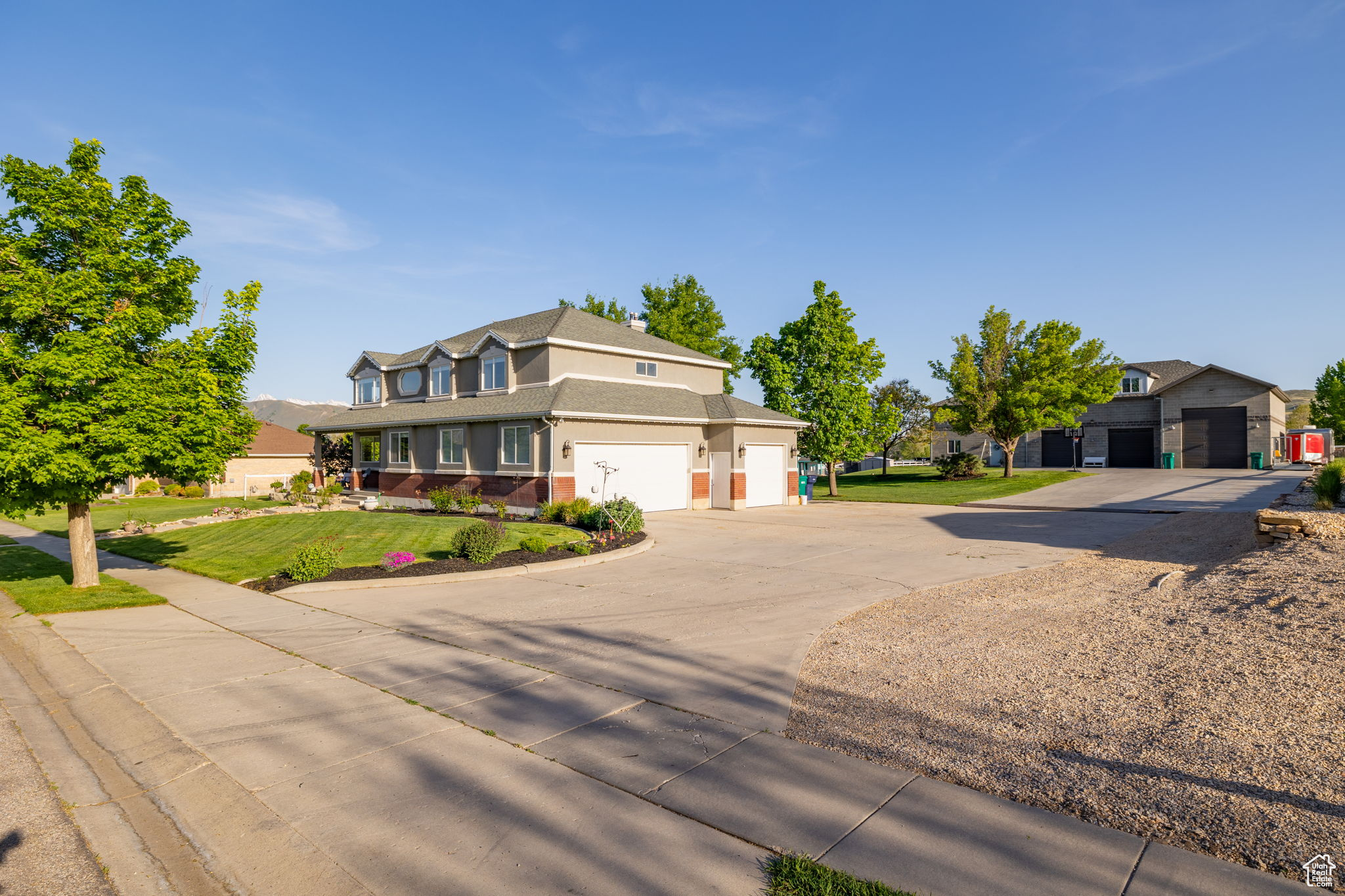 COUNTRY CLASSIC ESTATES - Residential