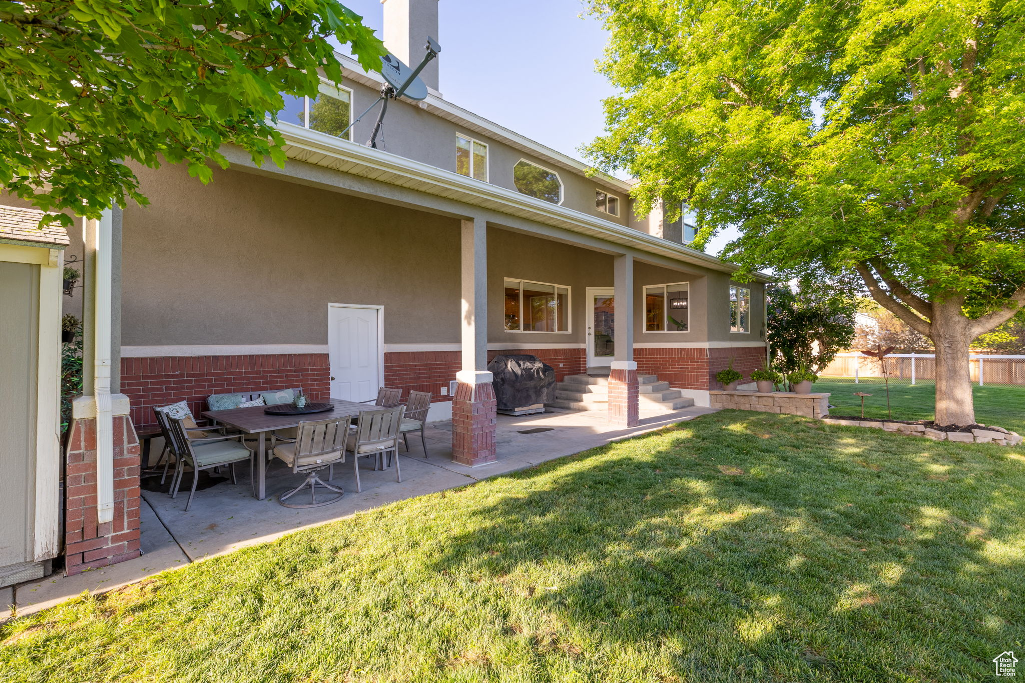 COUNTRY CLASSIC ESTATES - Residential