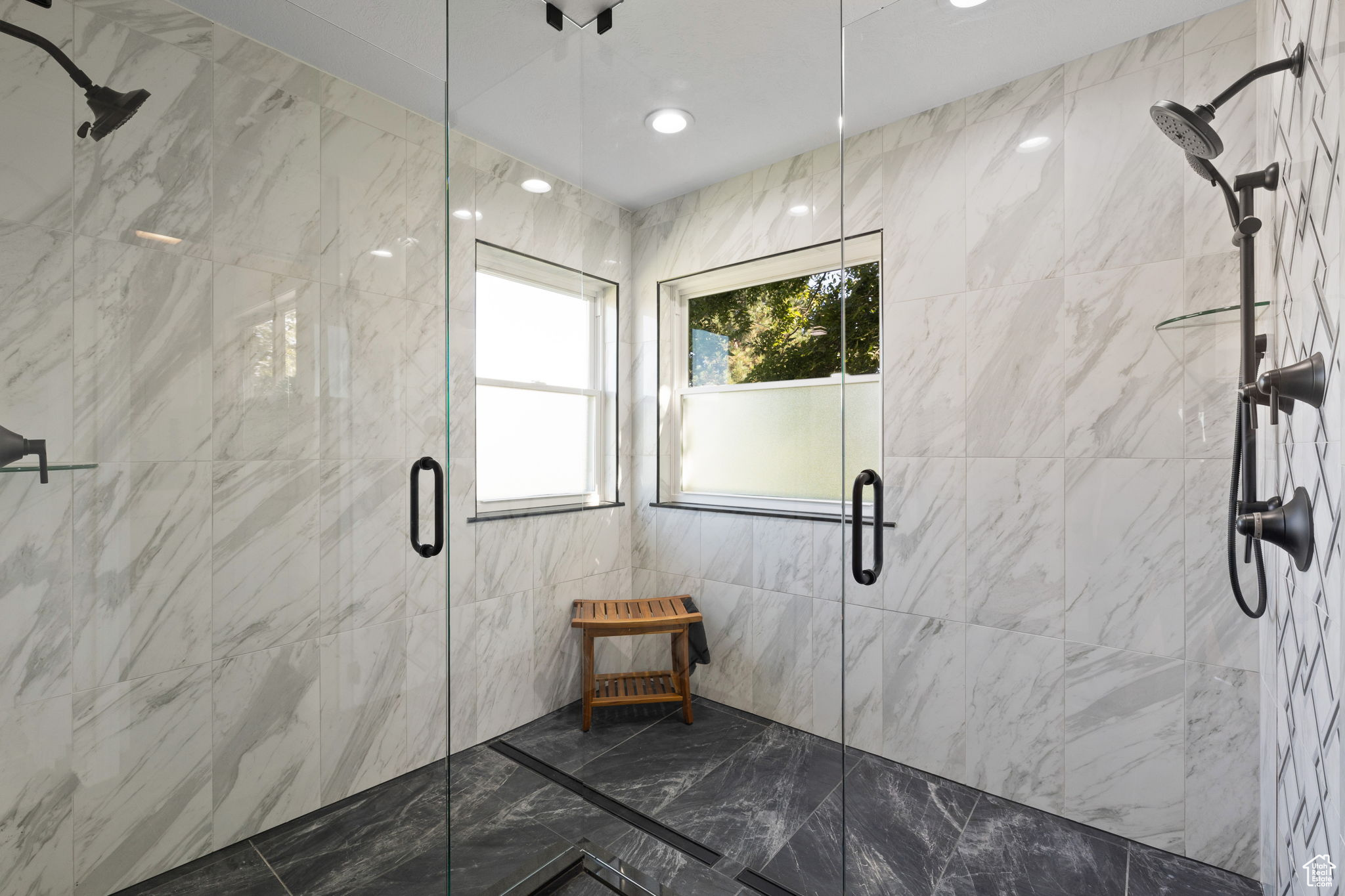 COUNTRY CLASSIC ESTATES - Residential