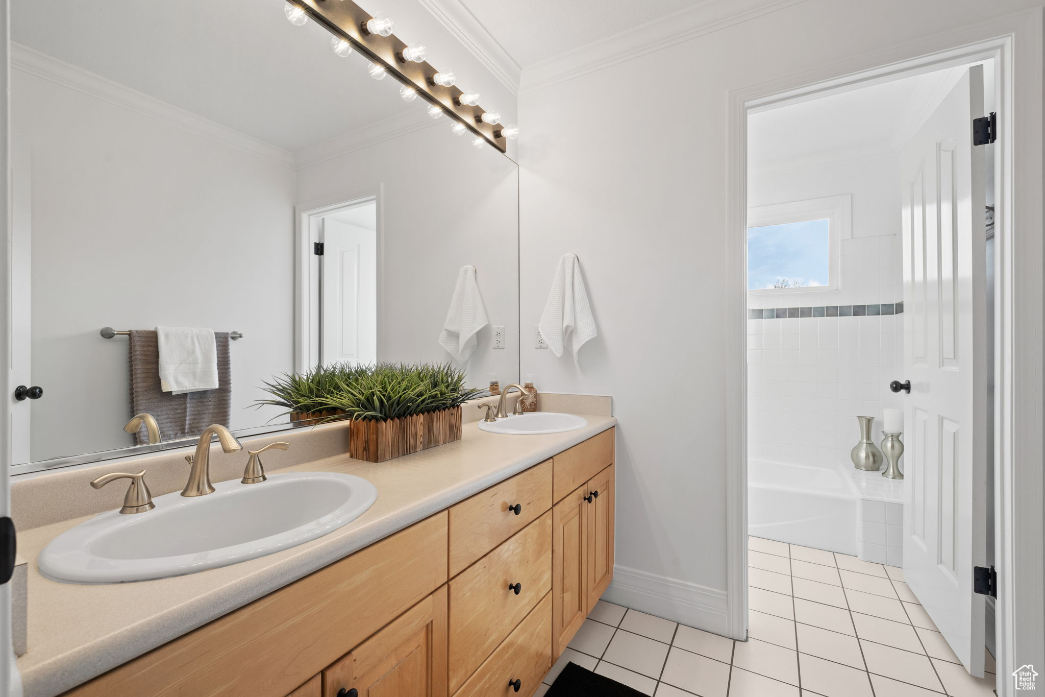 COUNTRY CLASSIC ESTATES - Residential