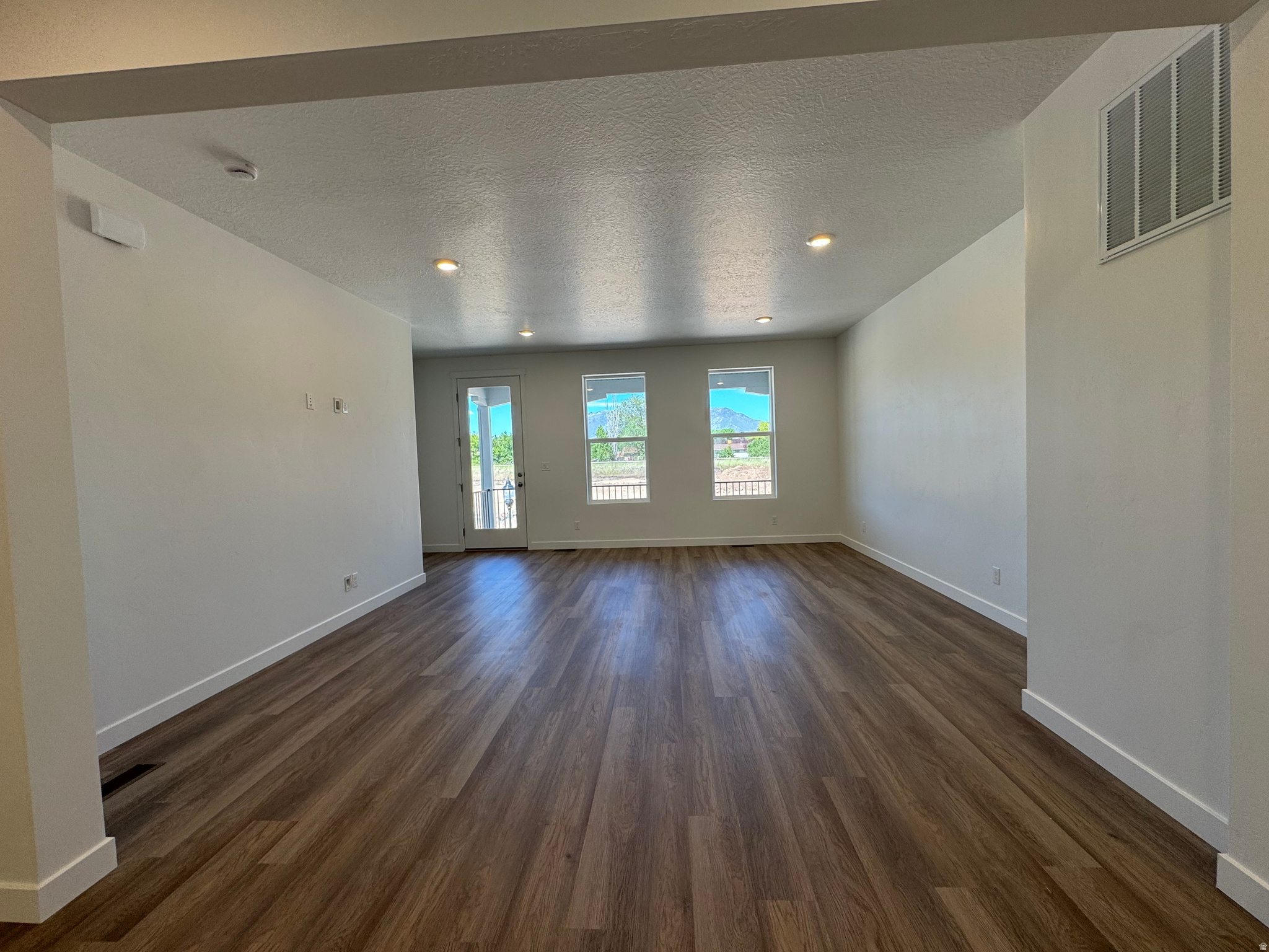 TRAILSIDE - Residential