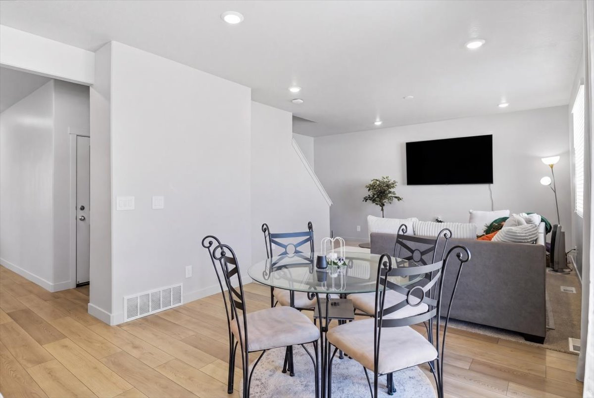 VISTA MEADOWS - Residential