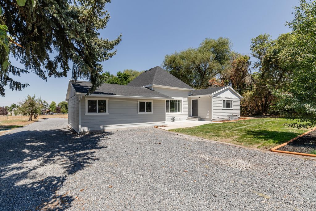 Photo of 225 W 8800 S, Millville, UT 84326 (MLS # 2173401)