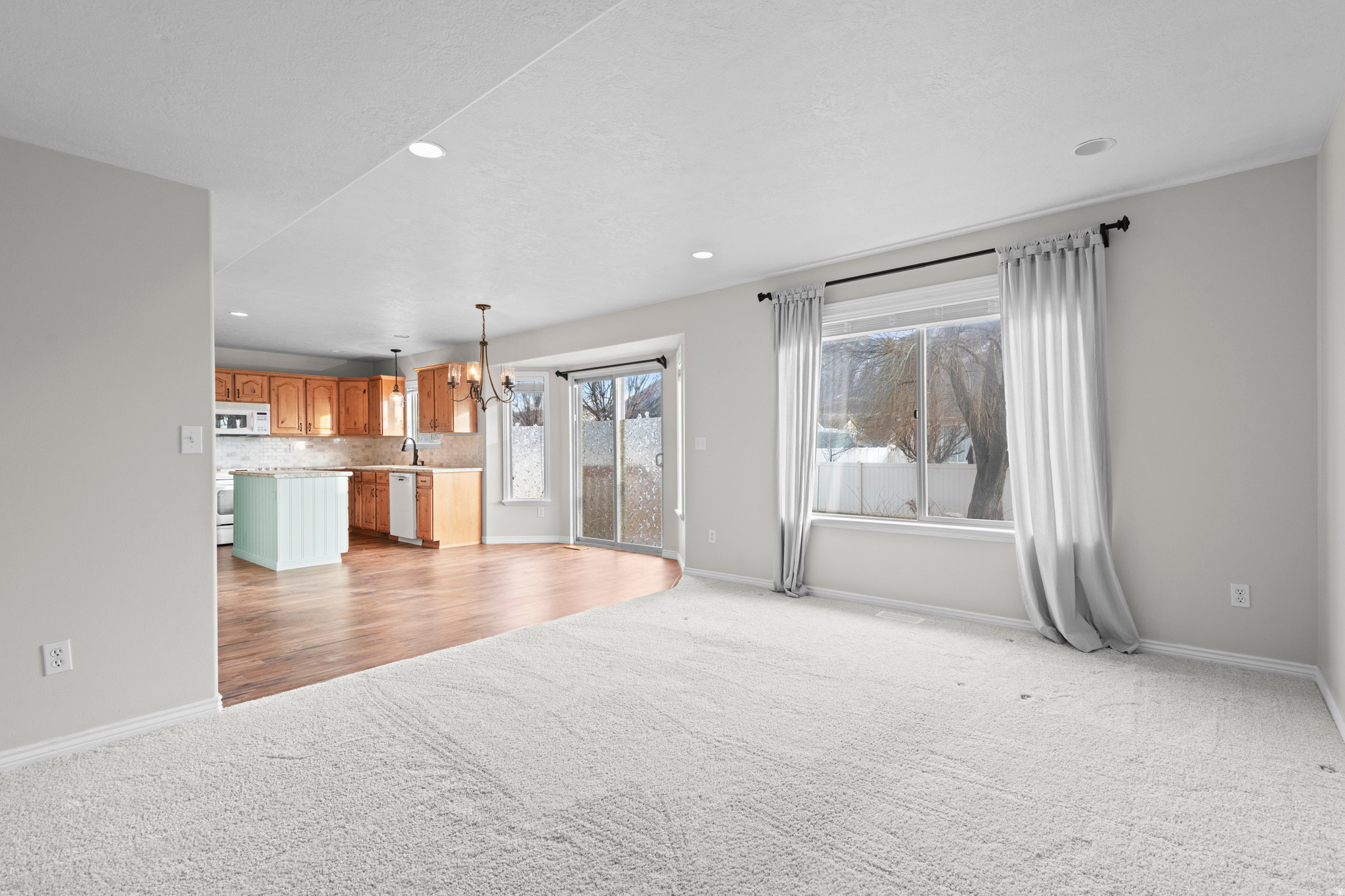 ESTHER RIDGE - Residential