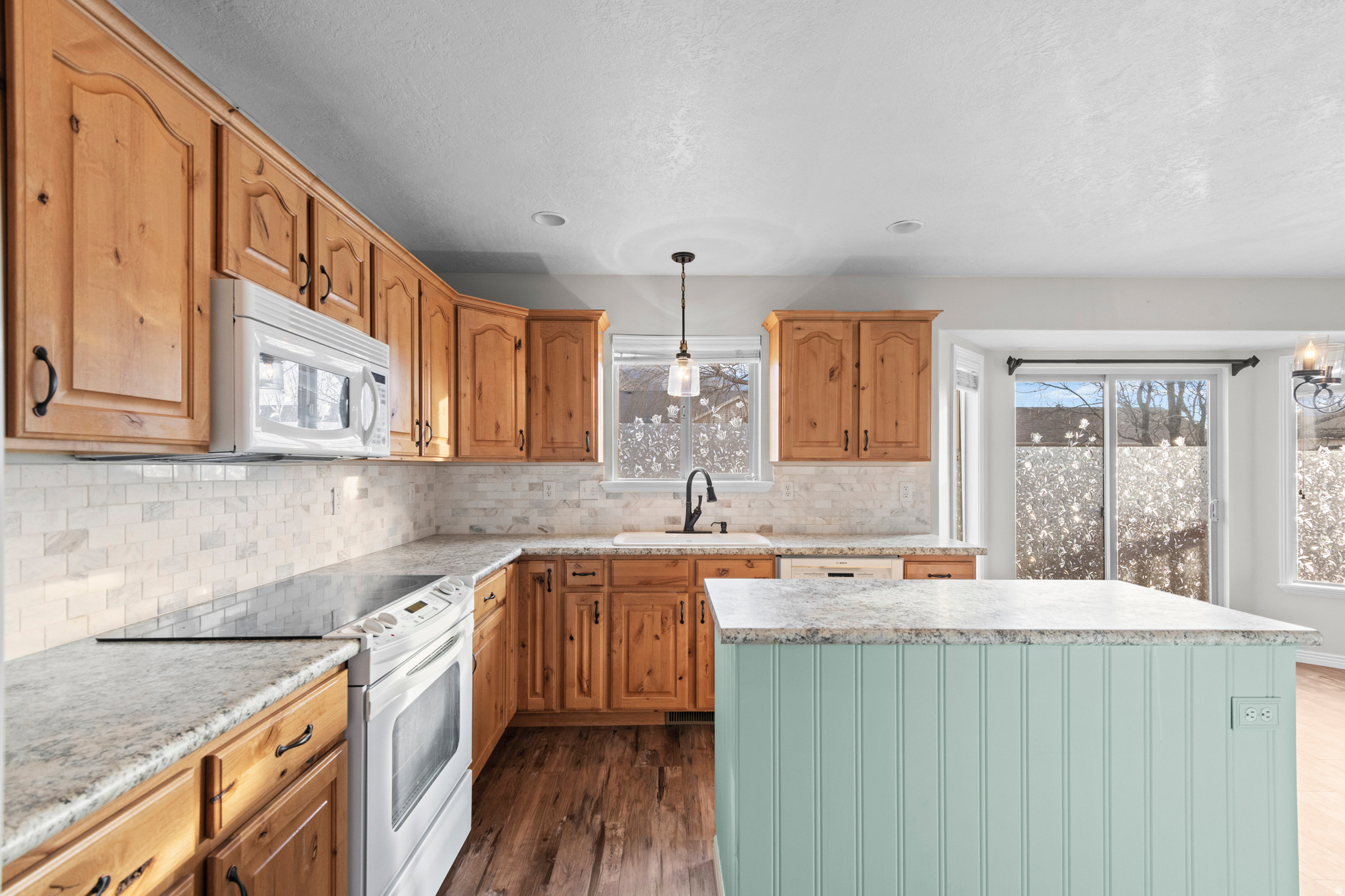 ESTHER RIDGE - Residential