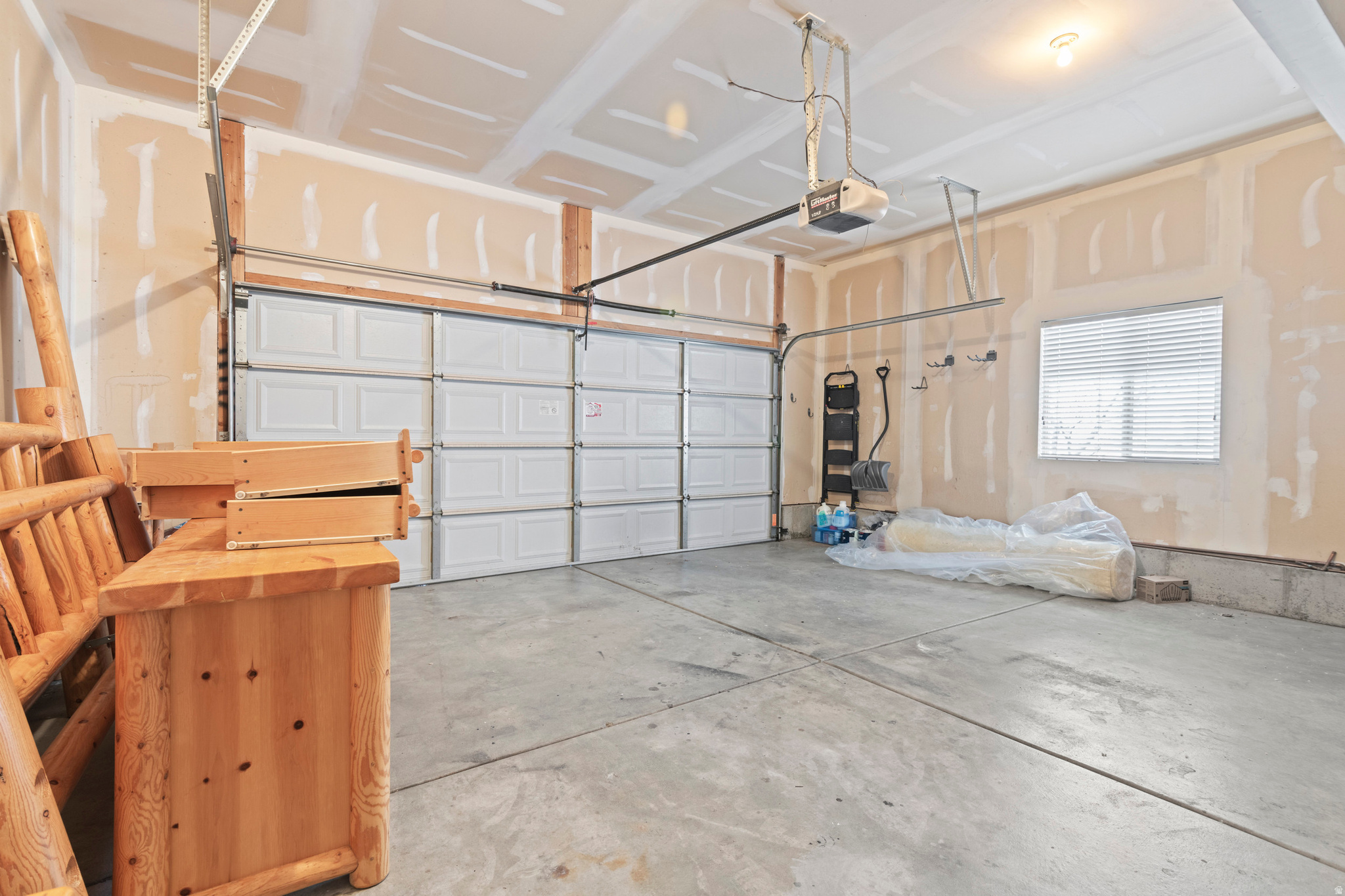 ESTHER RIDGE - Residential