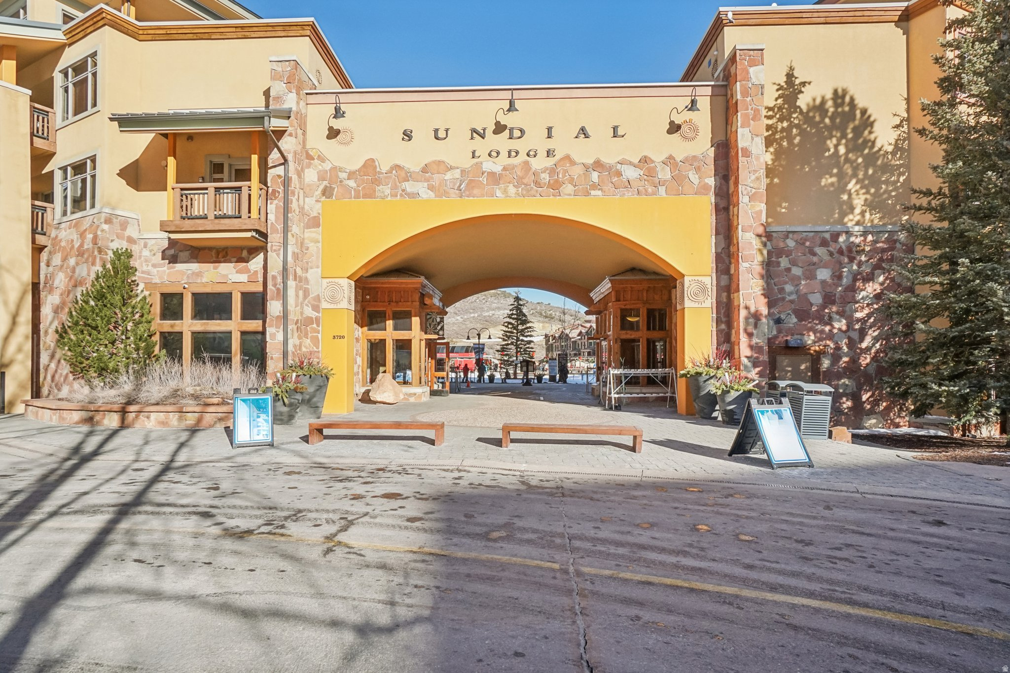 SUNDIAL LODGE - Residential