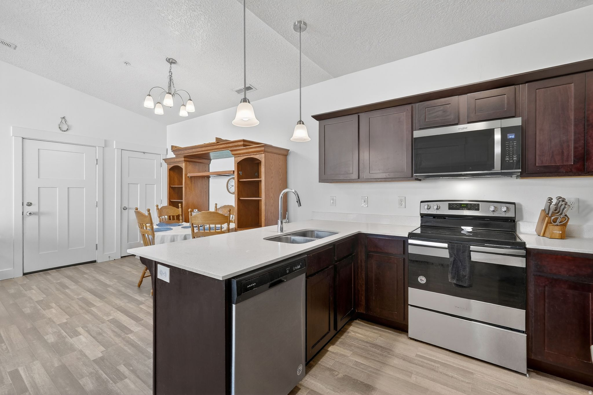 QUAILHILL - Residential