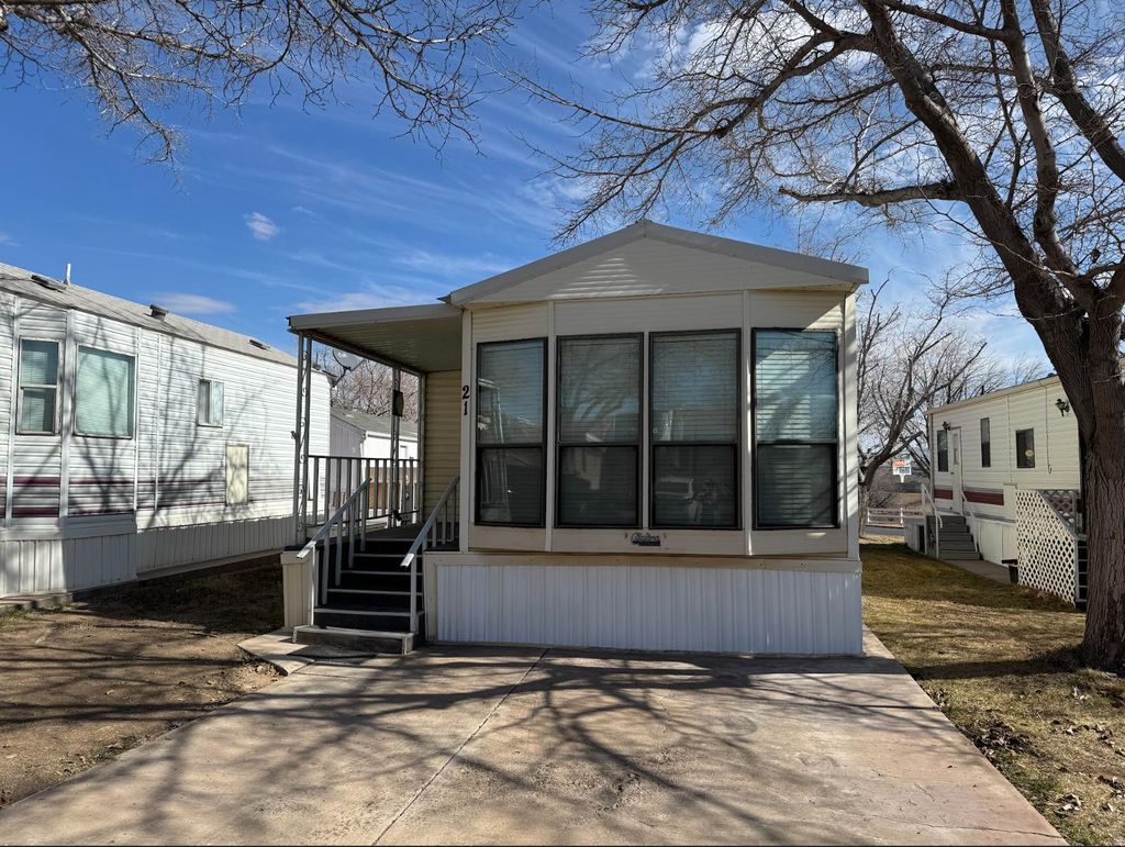 Photo of 1150 W RED PKWY #21, Washington, UT 84780 (MLS # 2136141)