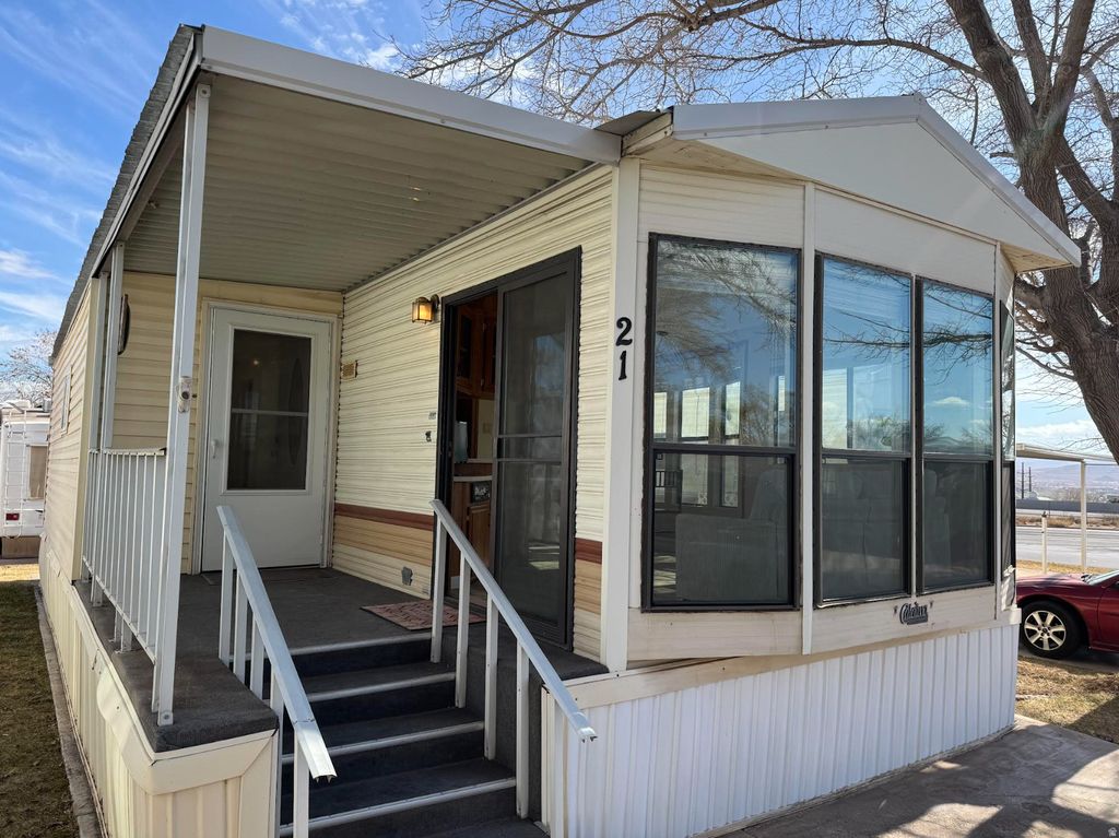 Photo of 1150 W RED PKWY #21, Washington, UT 84780 (MLS # 2136141)