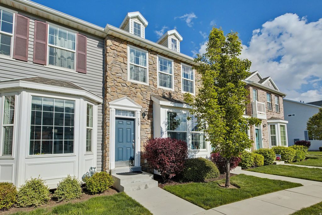 Photo of 709 N 220 E, Salem, UT 84653 (MLS # 2154485)
