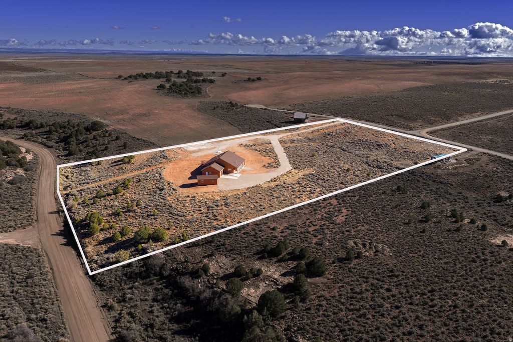 Photo of 429 E PIONEER BND, Monticello, UT 84535 (MLS # 2125953)