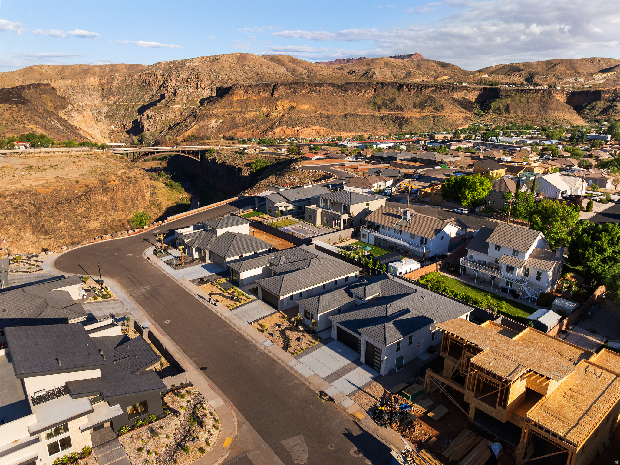 FALCON RIDGE - Residential