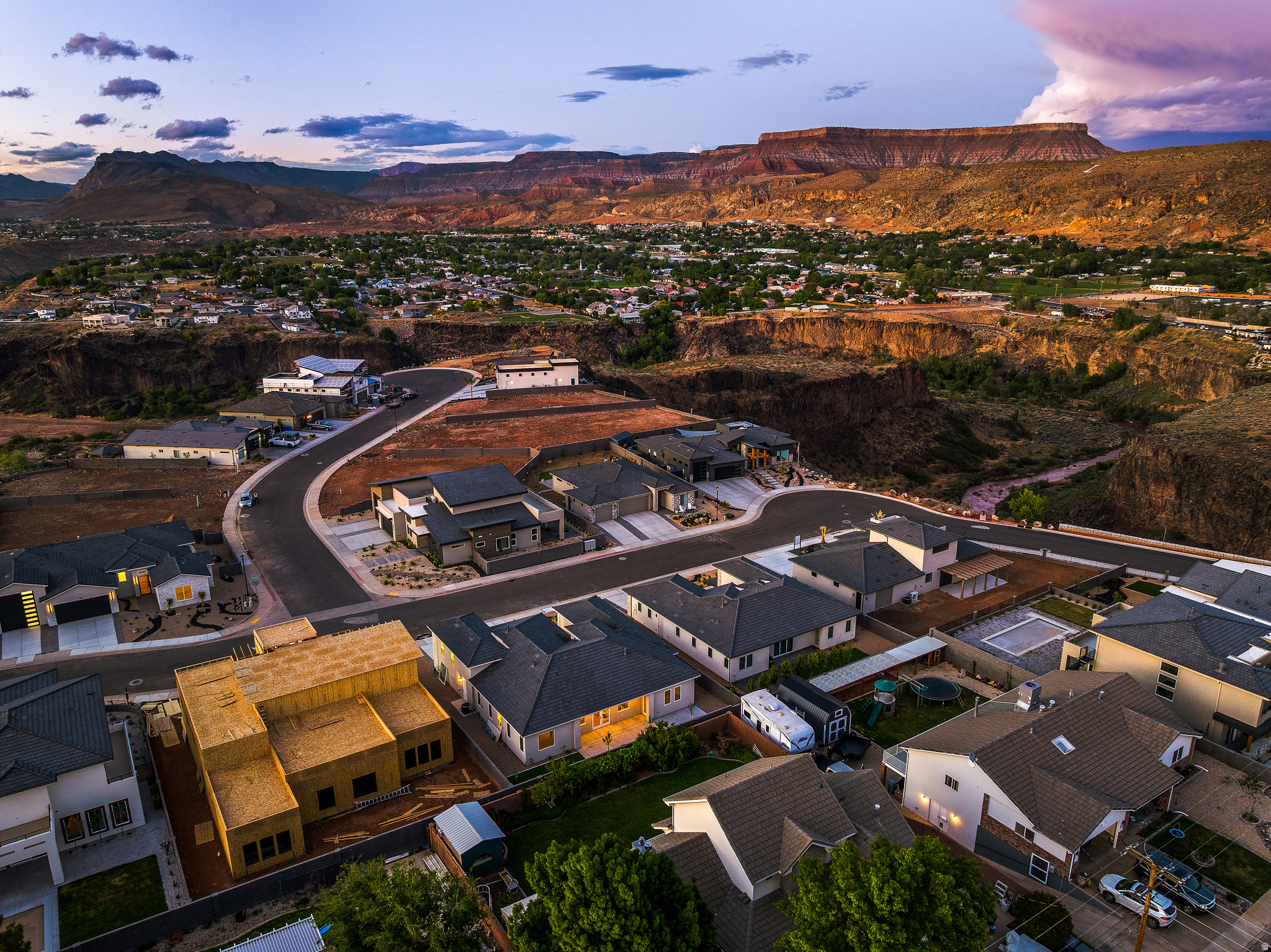 FALCON RIDGE - Residential