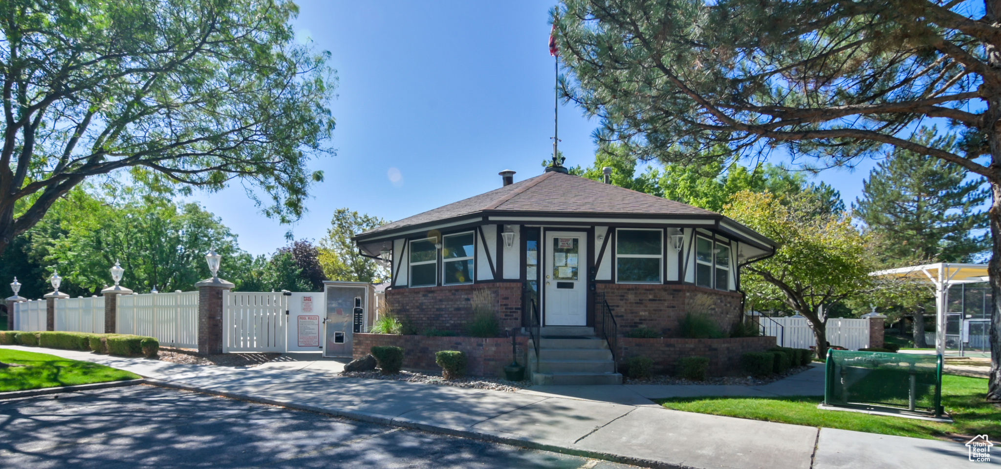 BARRINGTON PARK - Residential