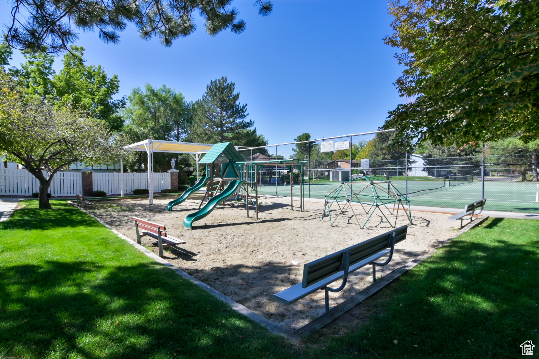 BARRINGTON PARK - Residential