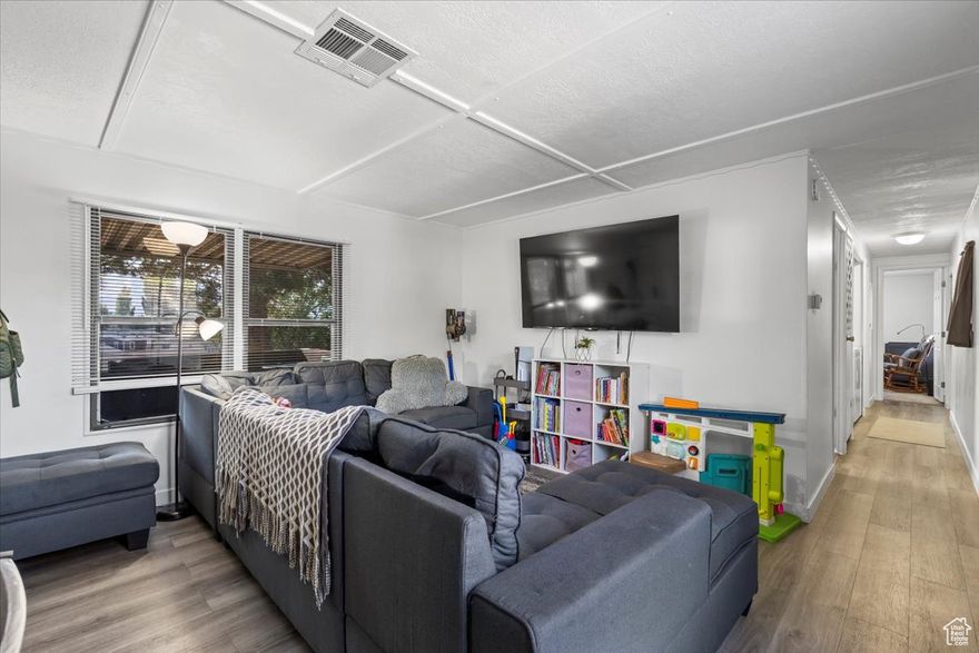 LOOK NO FURTHER! Introducing our charming 3-bed, 1-bath mobile home ready for you to call it your own. FULLY REMODELED This COZY abode offers the perfect blend of comfort and functionality. Come discover a SPACIOUS, well-designed interior, complete with a thoughtfully laid out floor plan that maximizes every inch of space. SELLER FINANCING AVAILABLE