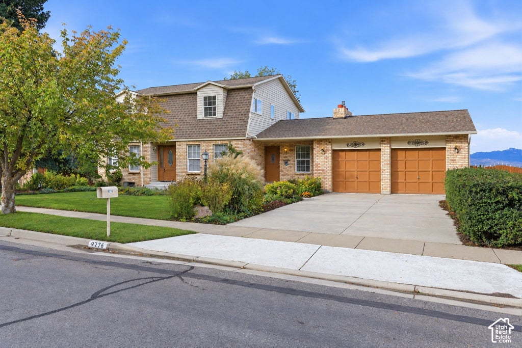 Photo of 9776 S GRANITE HILLS DR, Sandy, UT 84092 (MLS # 2193107)