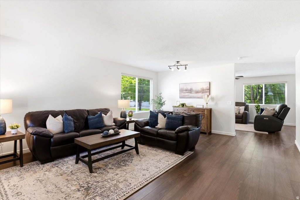Photo of 1253 W CARSTON CT, Farmington, UT 84025 (MLS # 2164765)