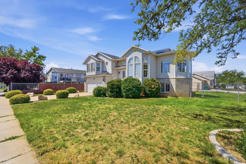 Photo of 1863 S 250 W, Clearfield, UT 84015 (MLS # 2156818)