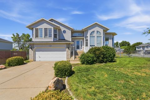 Photo of 1863 S 250 W, Clearfield, UT 84015 (MLS # 2156818)