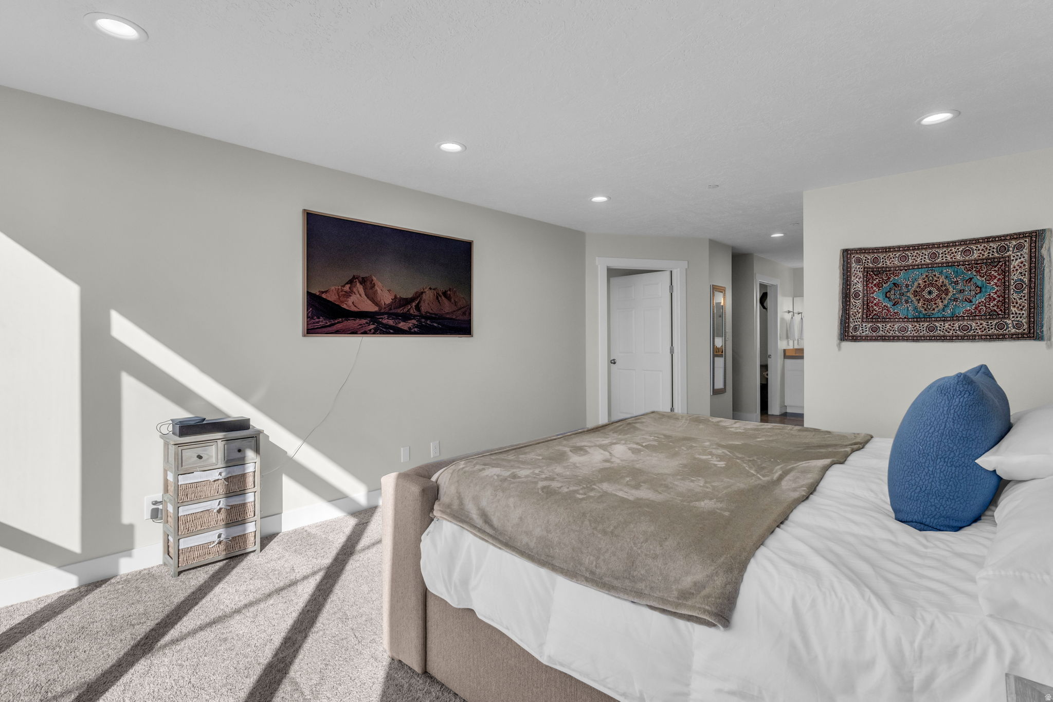 GOVERNORS PLAZA - Residential