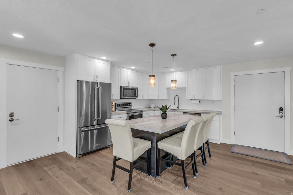 Photo of 560 E SOUTH TEMPLE ST S #302, Salt Lake City, UT 84102 (MLS # 2141461)