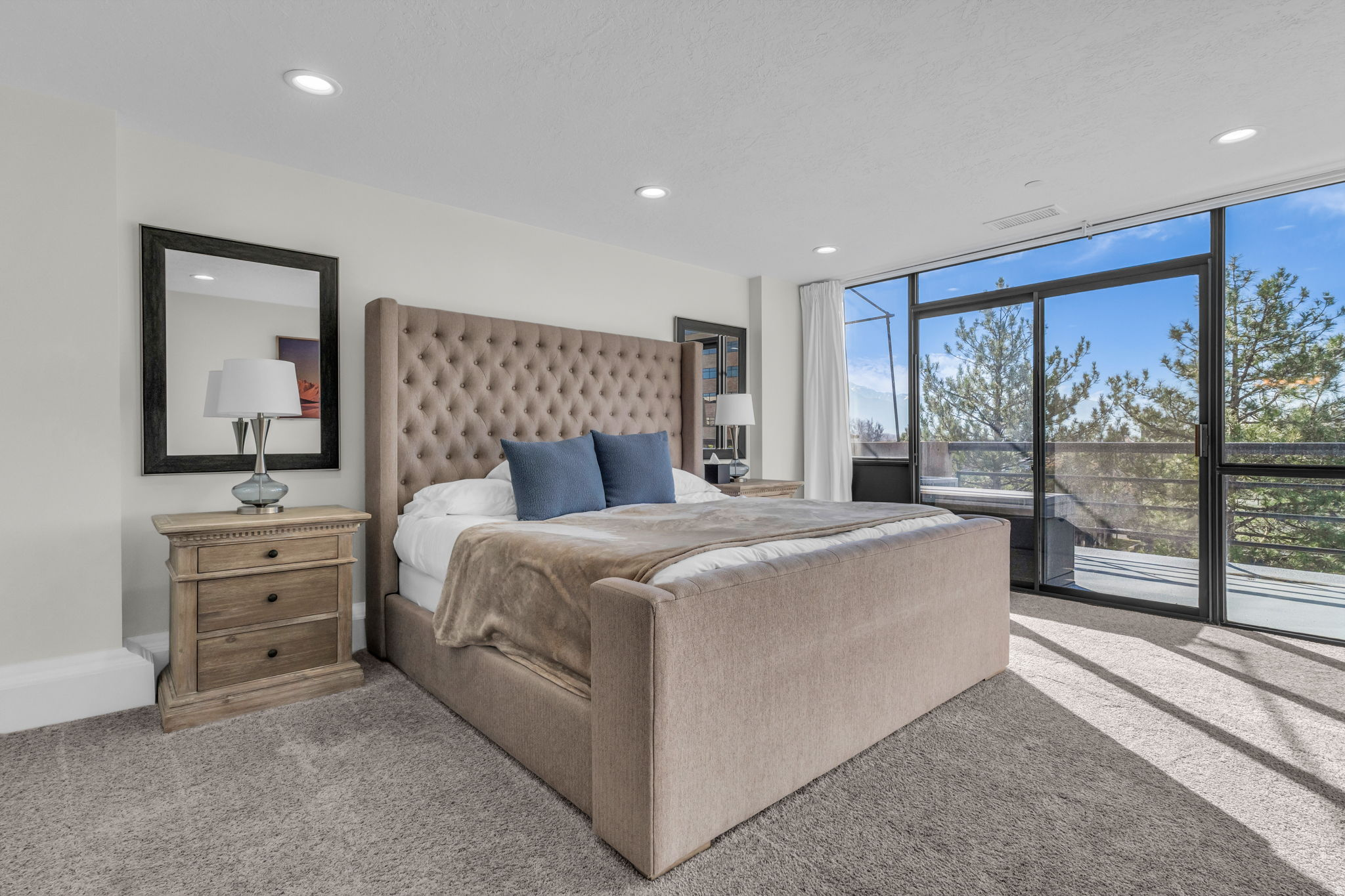 GOVERNORS PLAZA - Residential