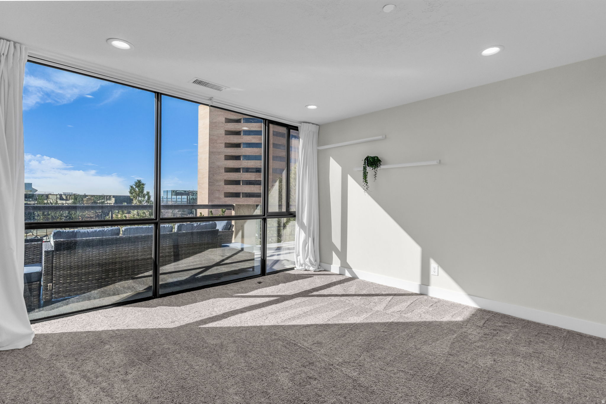 GOVERNORS PLAZA - Residential