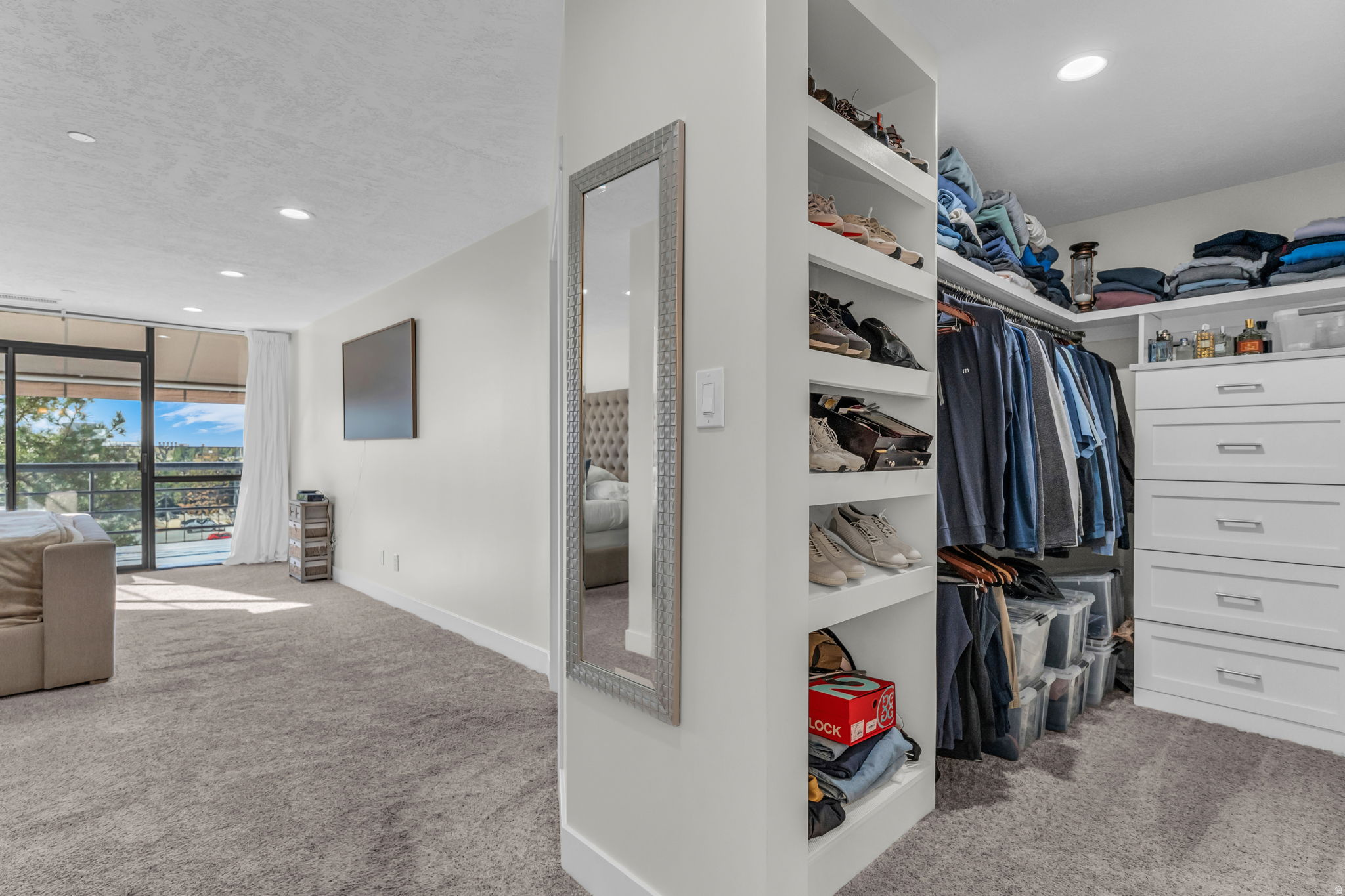 GOVERNORS PLAZA - Residential