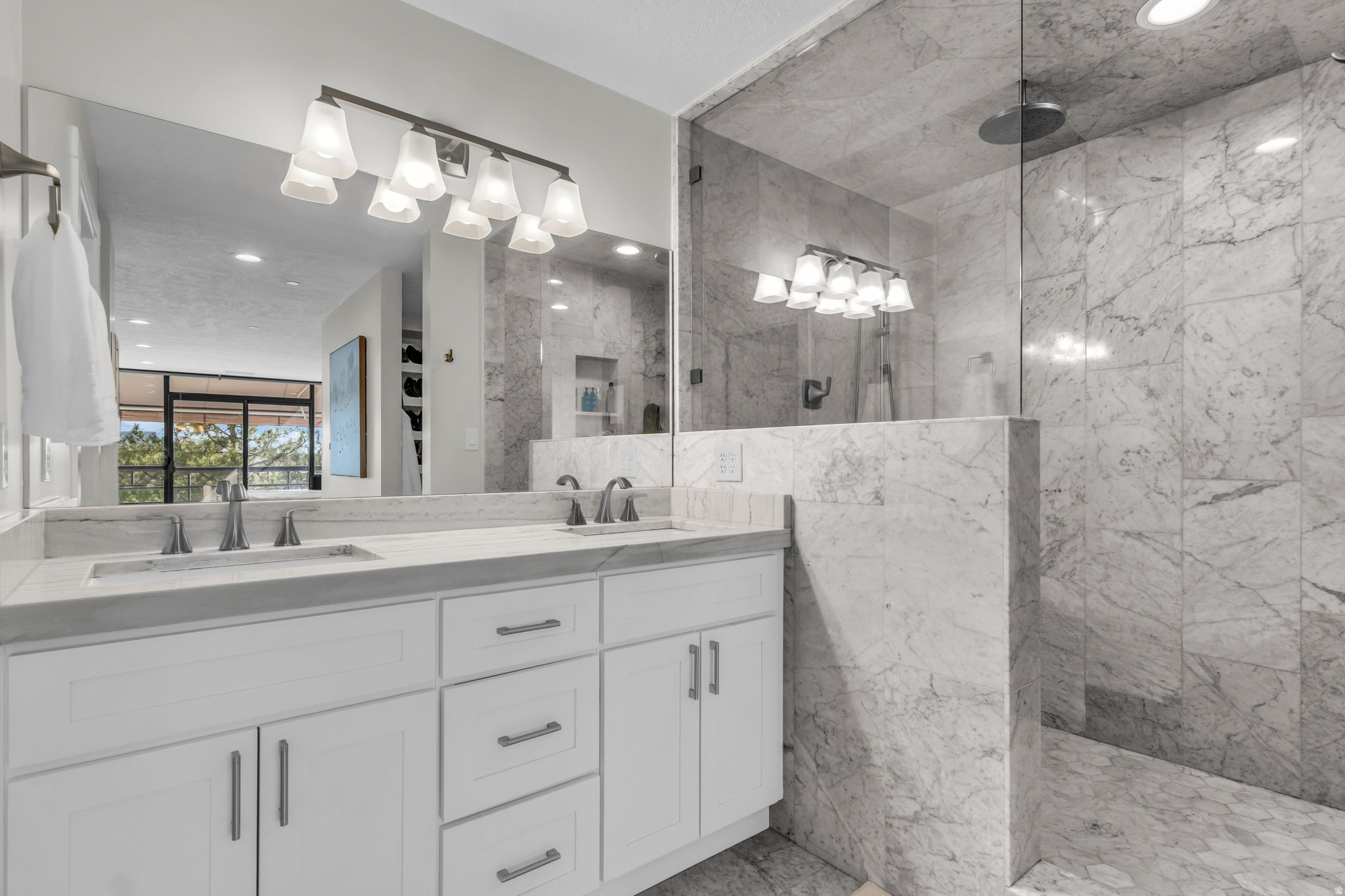 GOVERNORS PLAZA - Residential