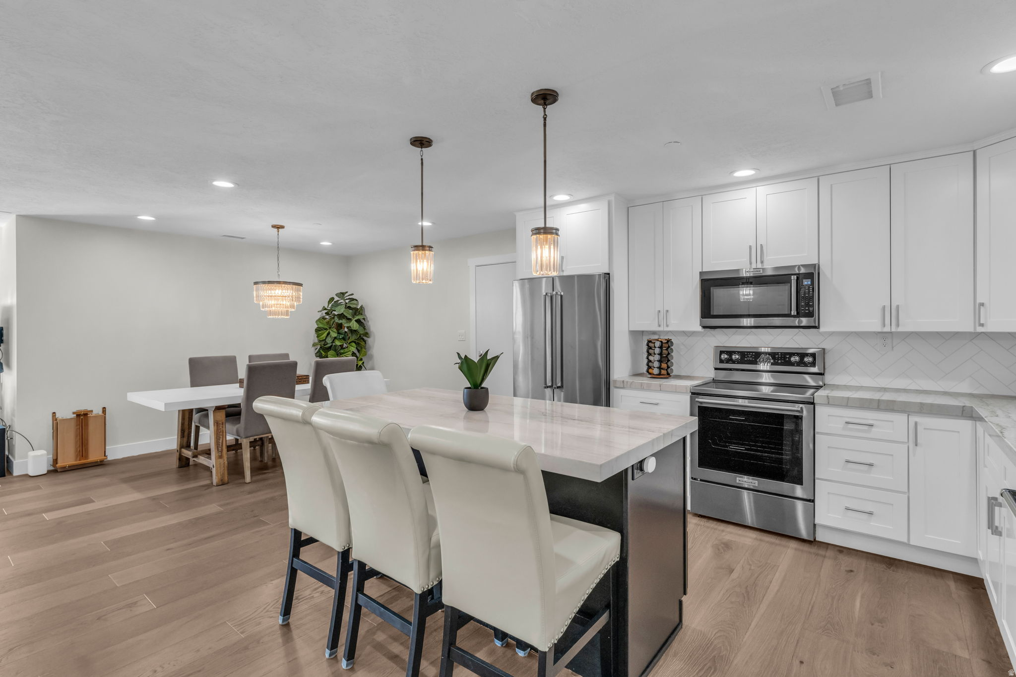 GOVERNORS PLAZA - Residential