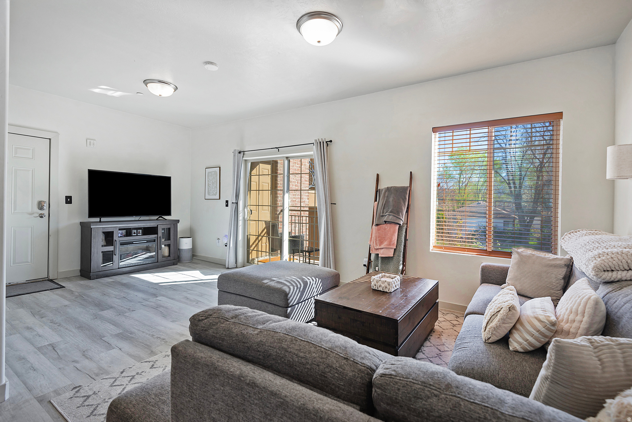 BELMONT DOWNTOWN - Residential