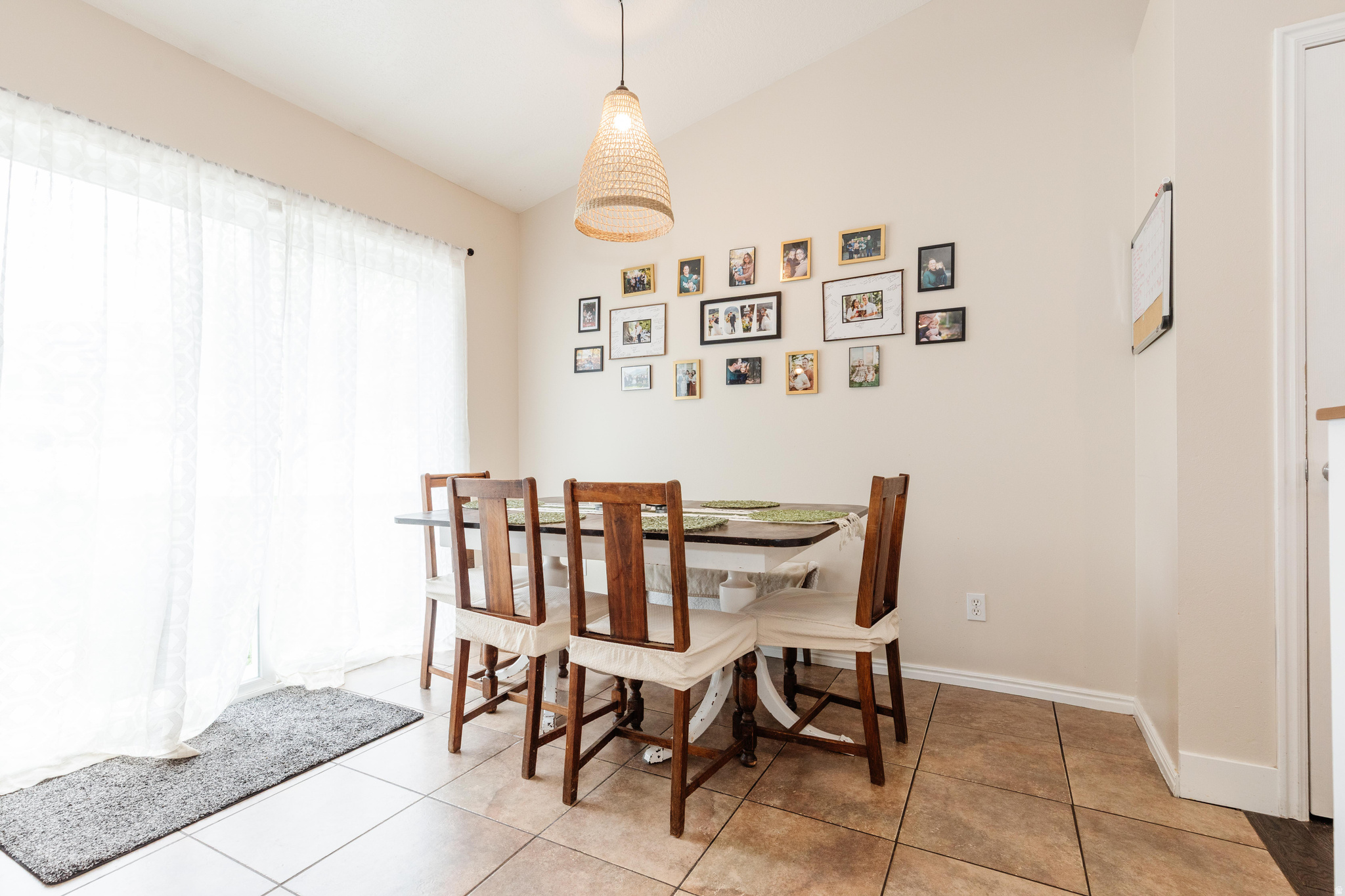 COUNTRY GARDEN ESTAT - Residential