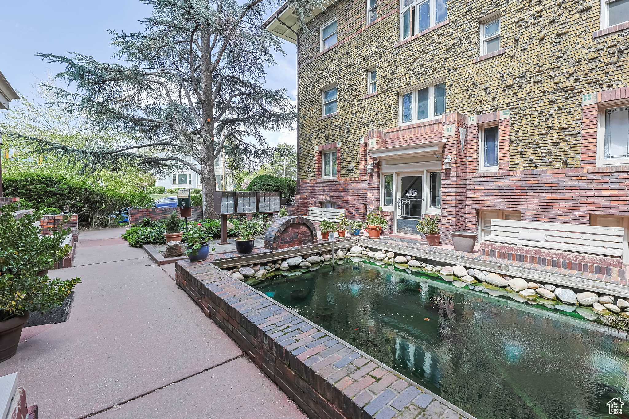 CAITHNESS CONDOMINIUM - Residential