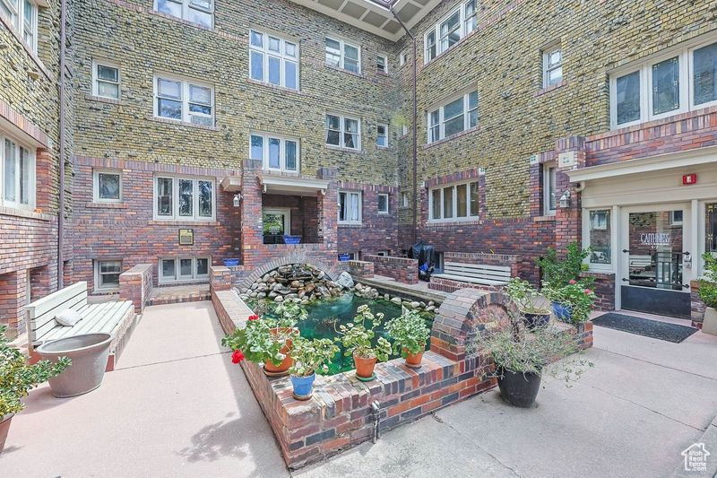 CAITHNESS CONDOMINIUM - Residential