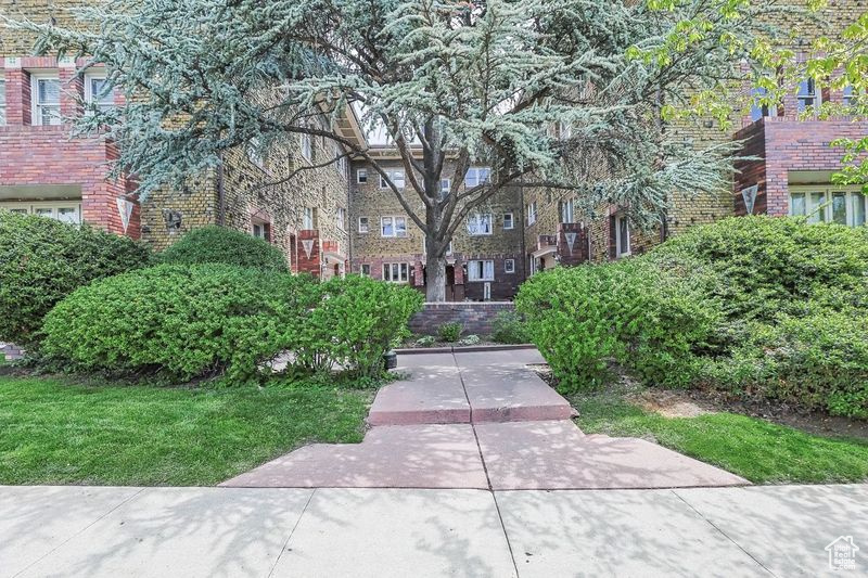 CAITHNESS CONDOMINIUM - Residential