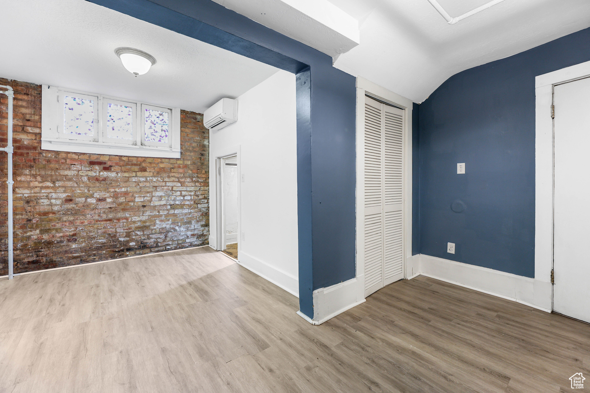 CAITHNESS CONDOMINIUM - Residential
