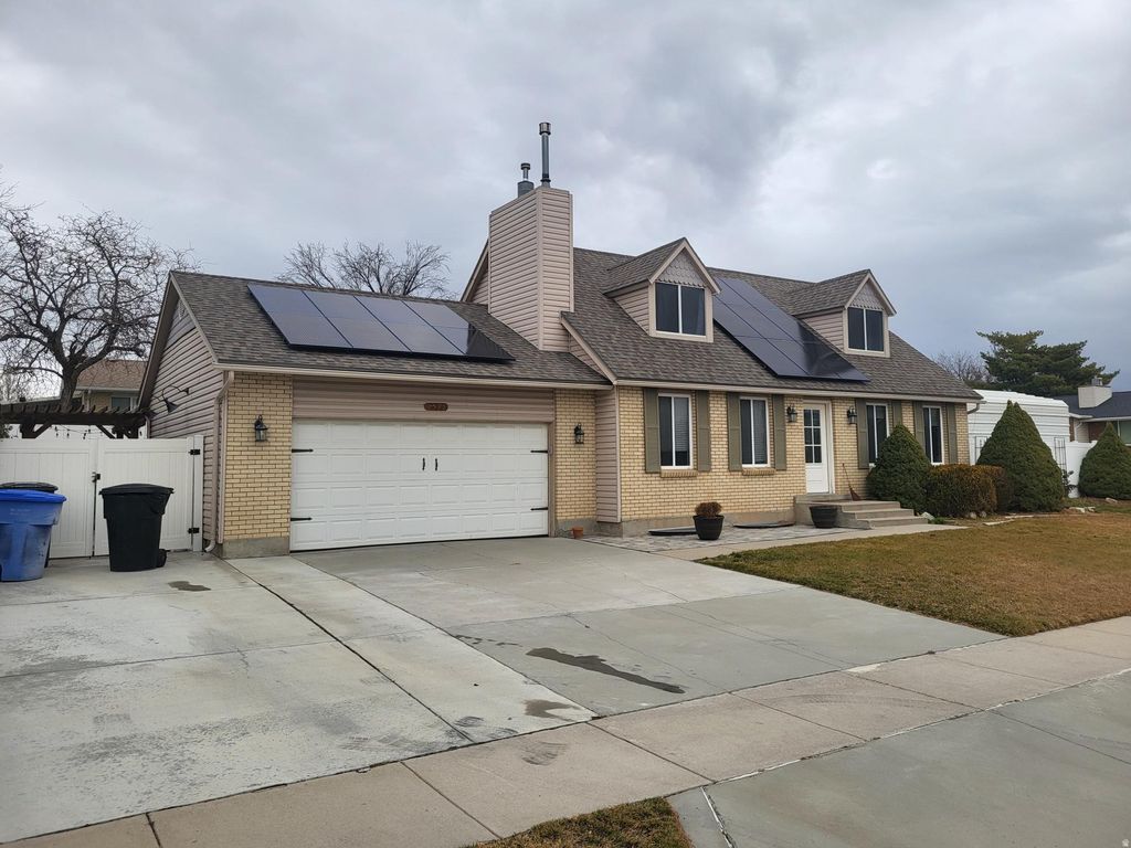 Photo of 2598 W WOODHILL CIR, Taylorsville, UT 84129 (MLS # 2130133)