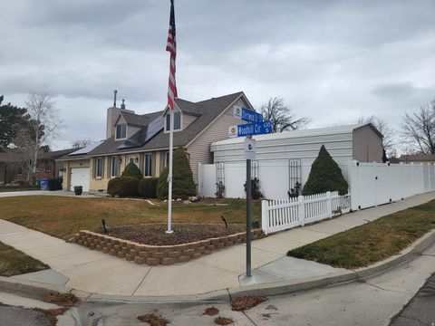 Tiny photo for 2598 W WOODHILL CIR, Taylorsville, UT 84129 (MLS # 2130133)