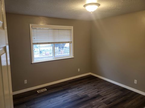 Tiny photo for 2598 W WOODHILL CIR, Taylorsville, UT 84129 (MLS # 2130133)