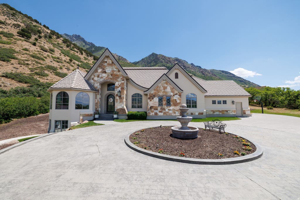 Photo of 1454 E BALD MOUNTAIN CIR, Alpine, UT 84004 (MLS # 2168351)