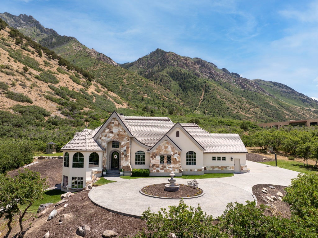 Photo of 1454 E BALD MOUNTAIN CIR, Alpine, UT 84004 (MLS # 2168351)