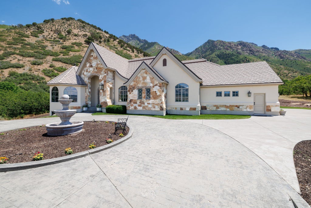Photo of 1454 E BALD MOUNTAIN CIR, Alpine, UT 84004 (MLS # 2168351)