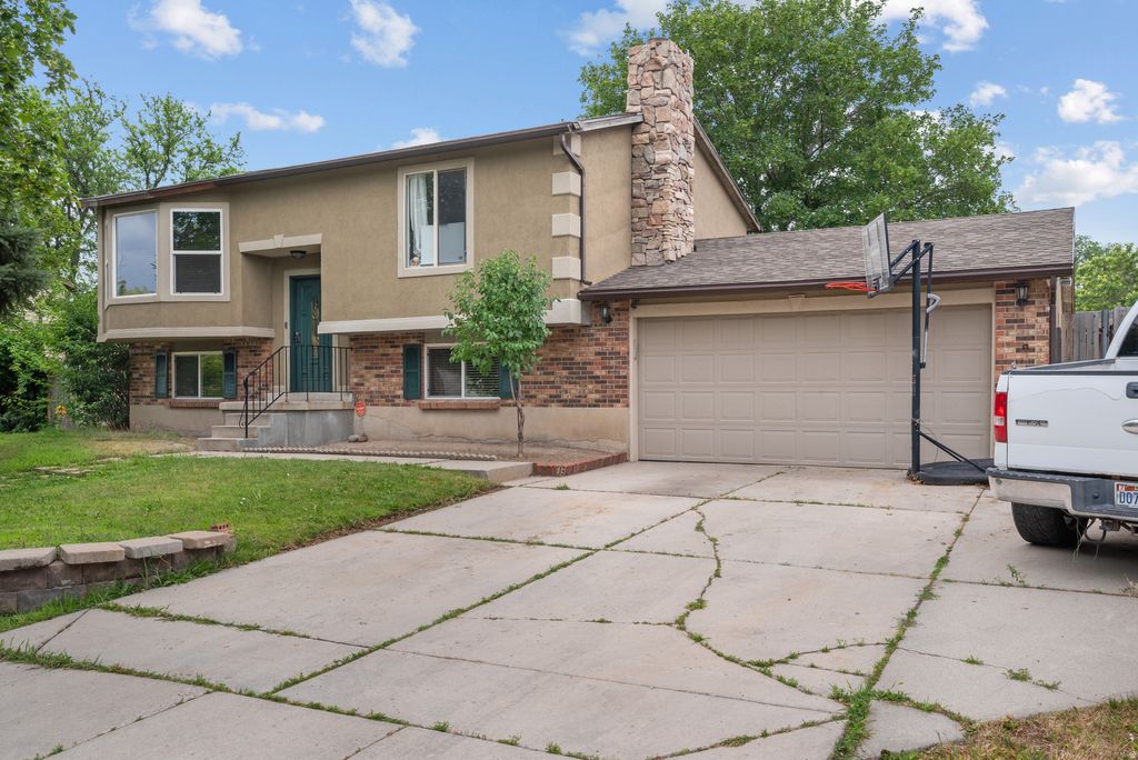Photo of 3305 W KINGSBROOK AVE Ave S, Taylorsville, UT 84129 (MLS # 2128837)