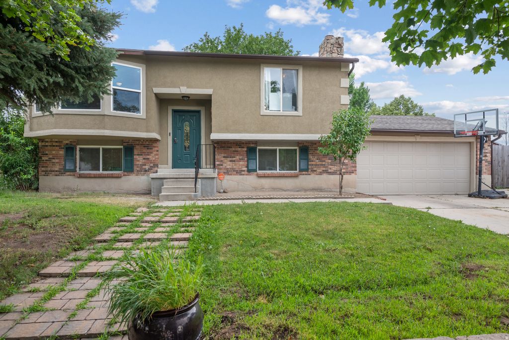 Photo of 3305 W KINGSBROOK AVE Ave S, Taylorsville, UT 84129 (MLS # 2128837)