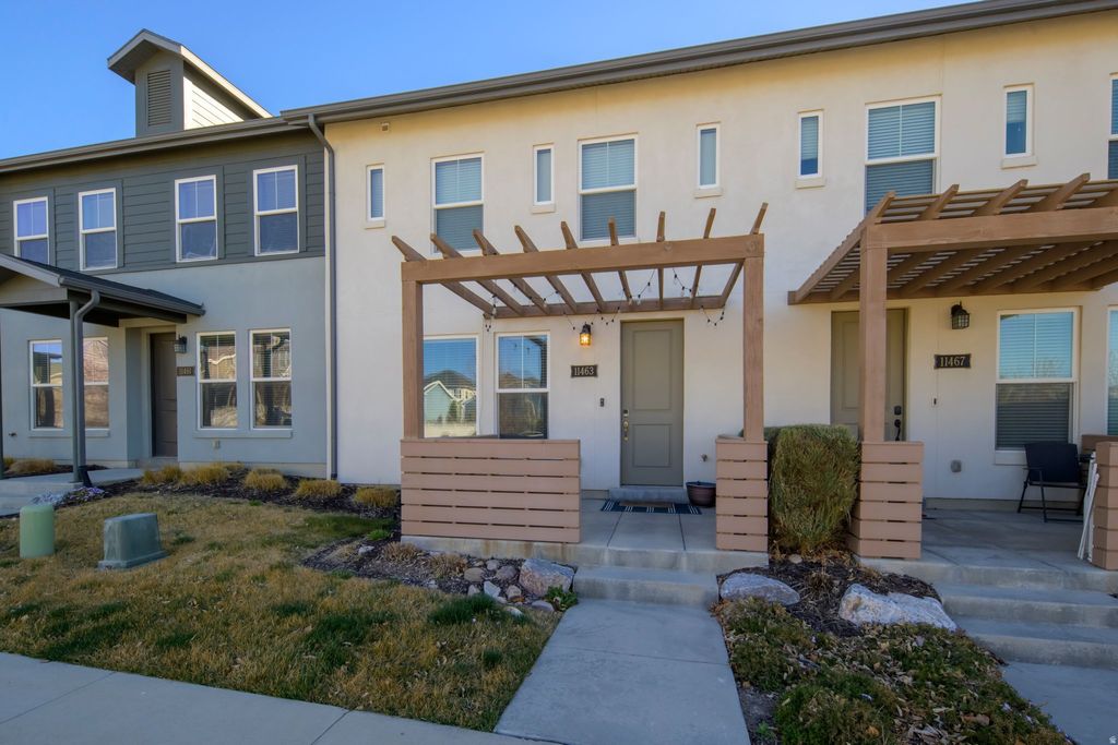 Photo of 11463 S STREAM PARK DR, South Jordan, UT 84009 (MLS # 2146325)