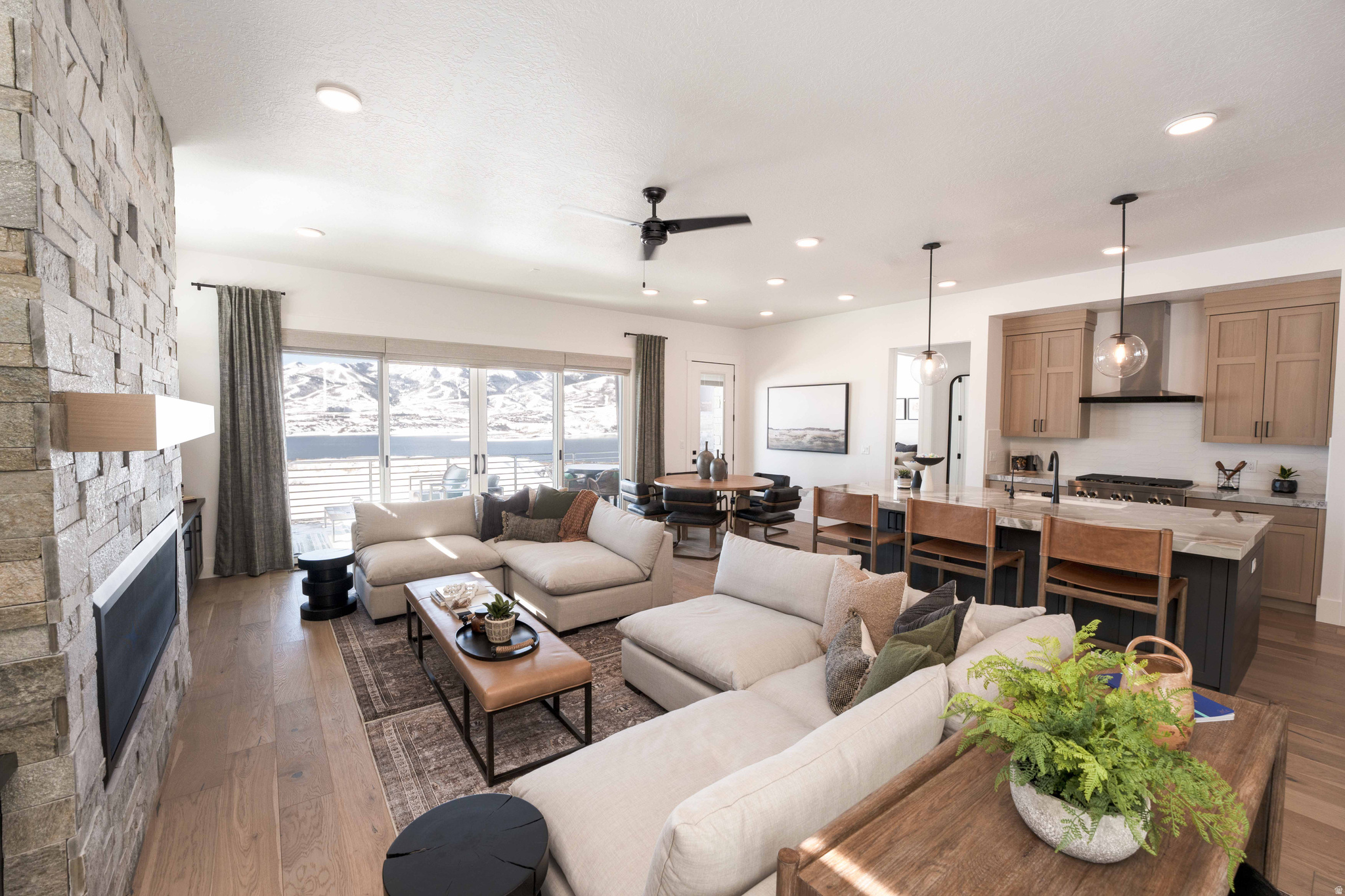 SHORELINE - Residential Income