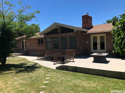 Tiny photo for 2131 S MOUNTAIN VISTA LN, Provo, UT 84606 (MLS # 2132901)