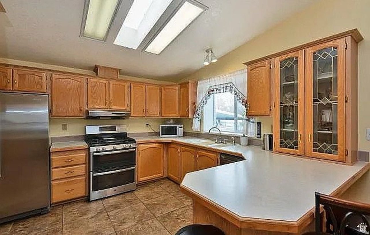 COUNTRY CLUB ESTATES - Residential